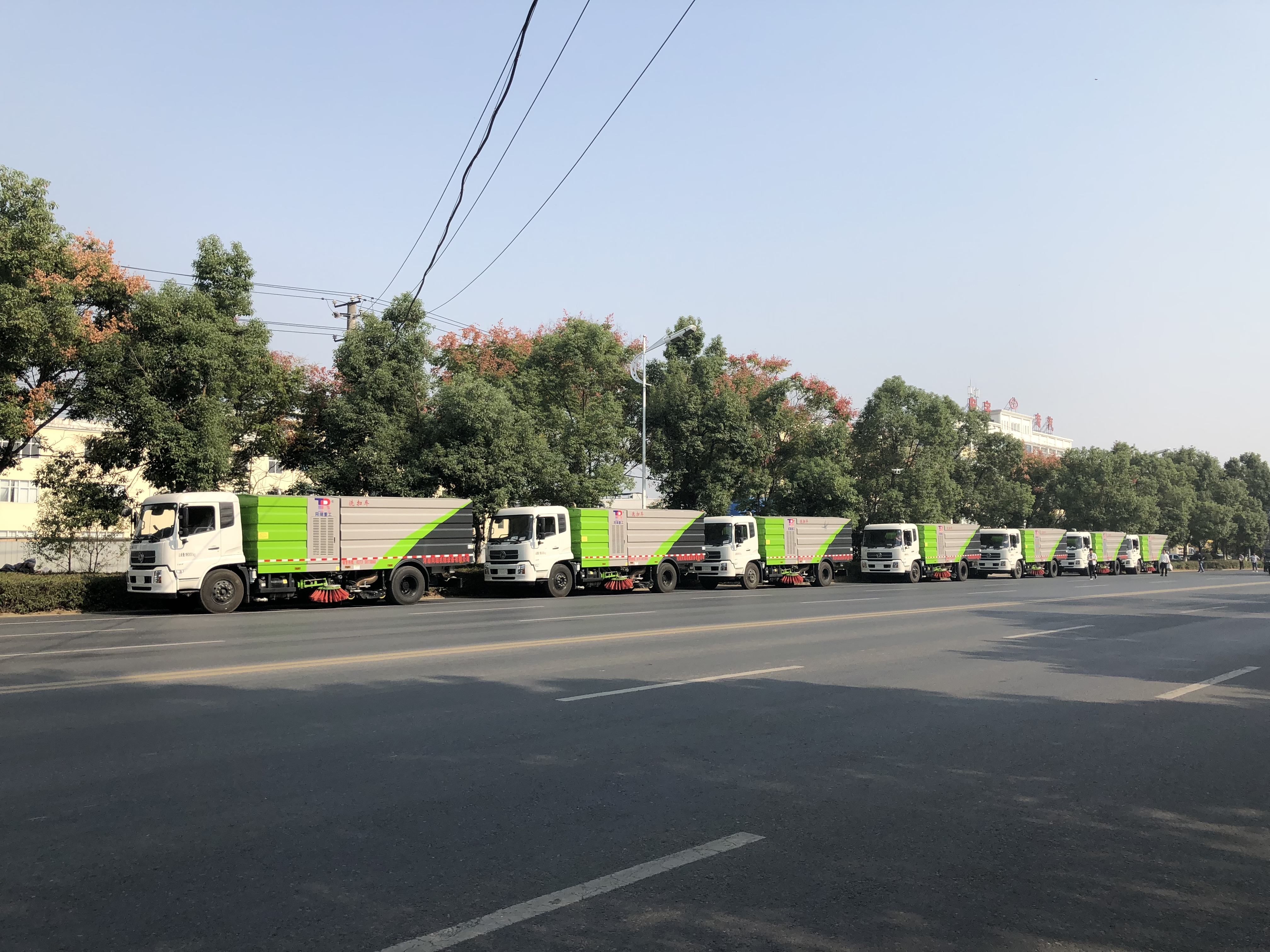 七臺(tái)16噸洗掃車(chē)發(fā)往四川